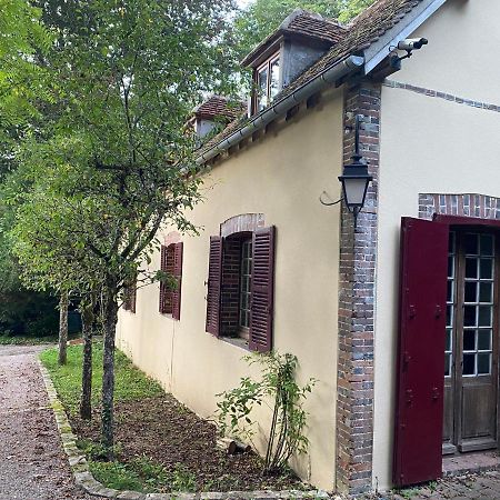 Le Charme Villa Mezilles Bagian luar foto
