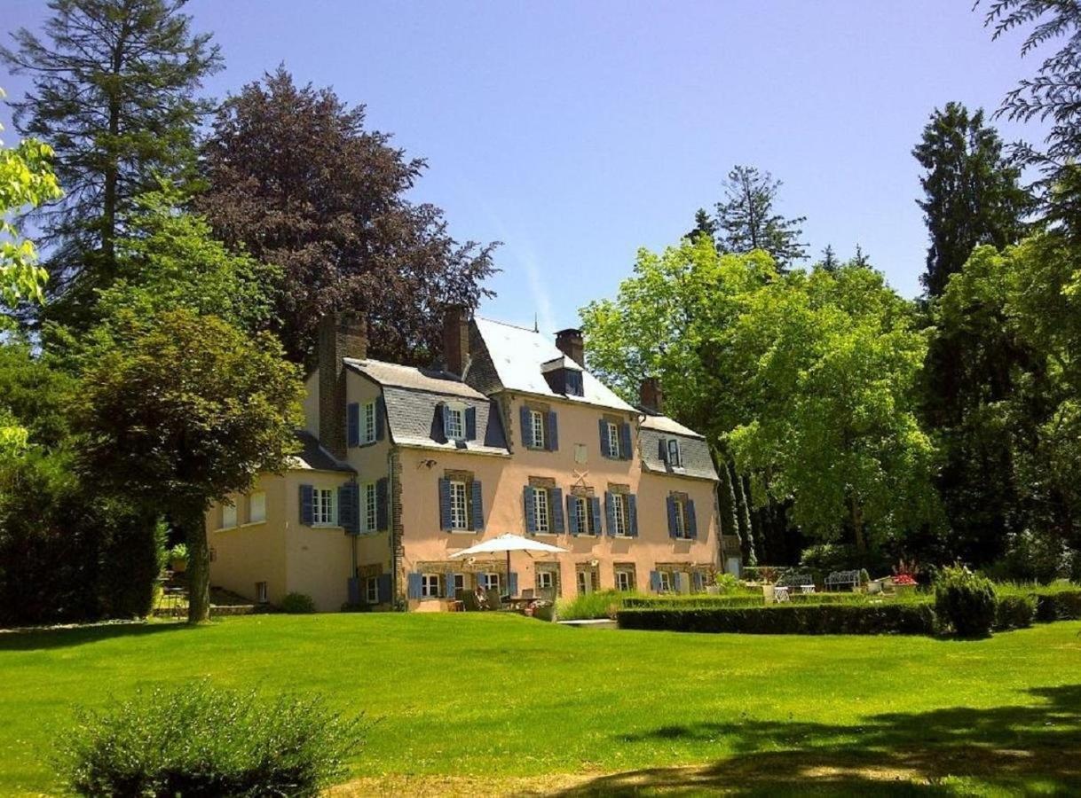 Le Charme Villa Mezilles Bagian luar foto