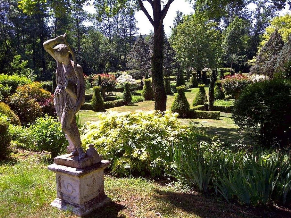 Le Charme Villa Mezilles Bagian luar foto