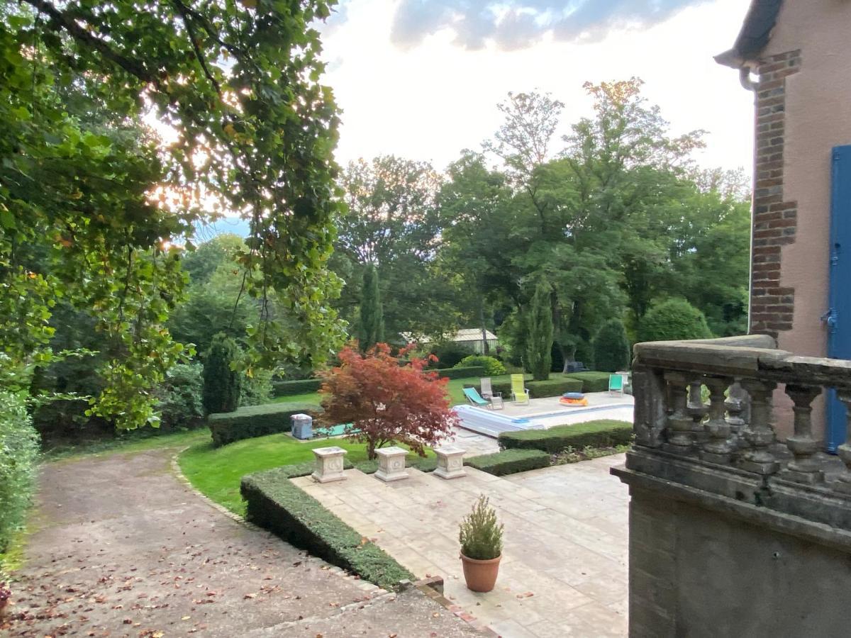 Le Charme Villa Mezilles Bagian luar foto