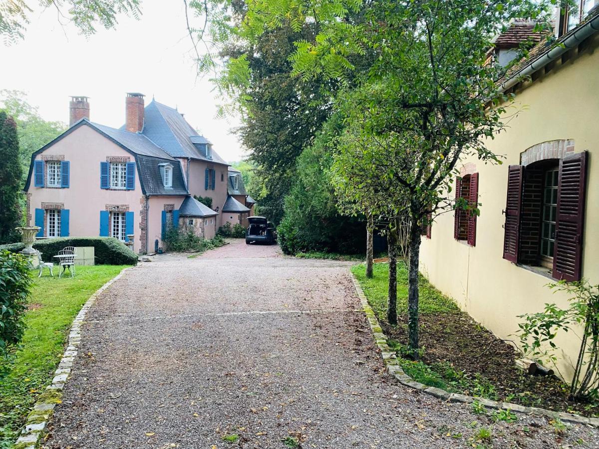 Le Charme Villa Mezilles Bagian luar foto